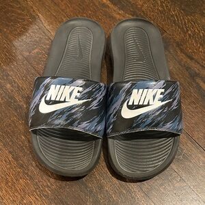 Nike Black Slides with Navy and Light Blue Patterned Strap